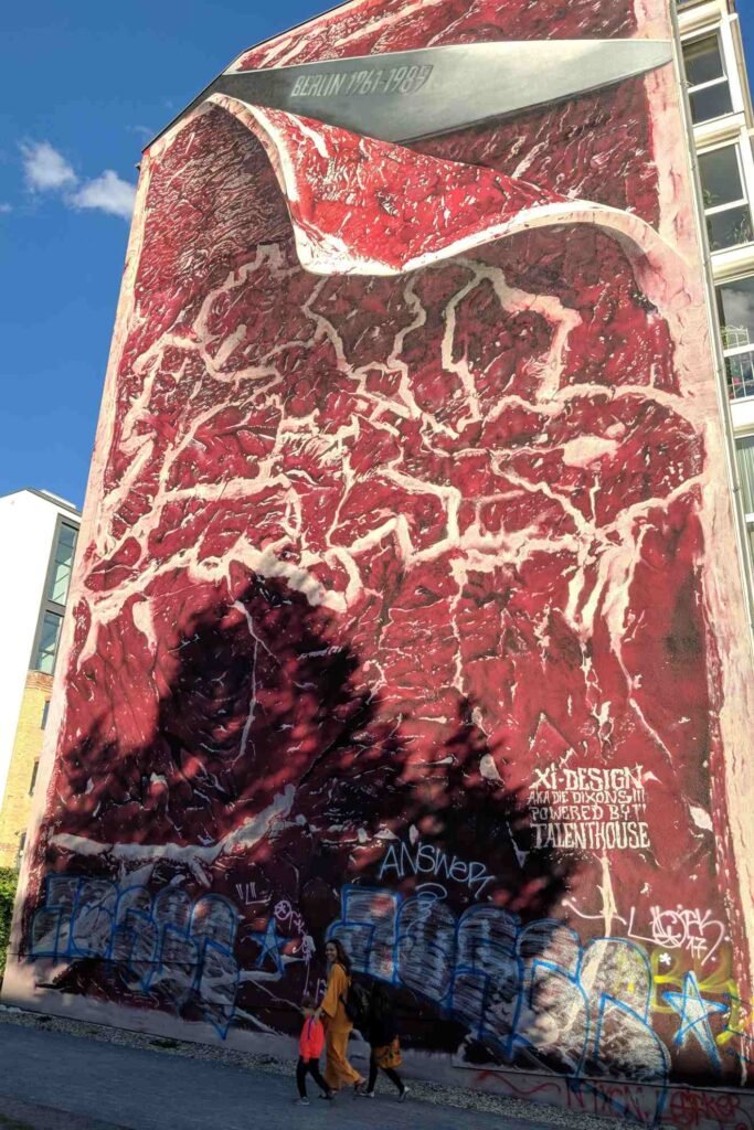 Mural 'Carne" arte urbana Berlim